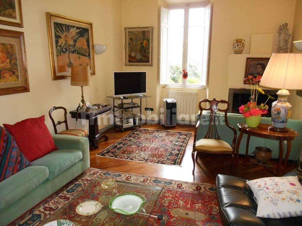 casa indipendente in vendita a Carrara in zona Sant'Antonio