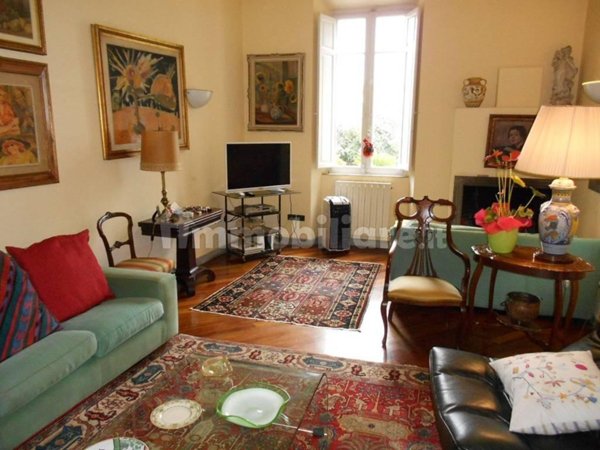 casa indipendente in vendita a Carrara in zona Sant'Antonio