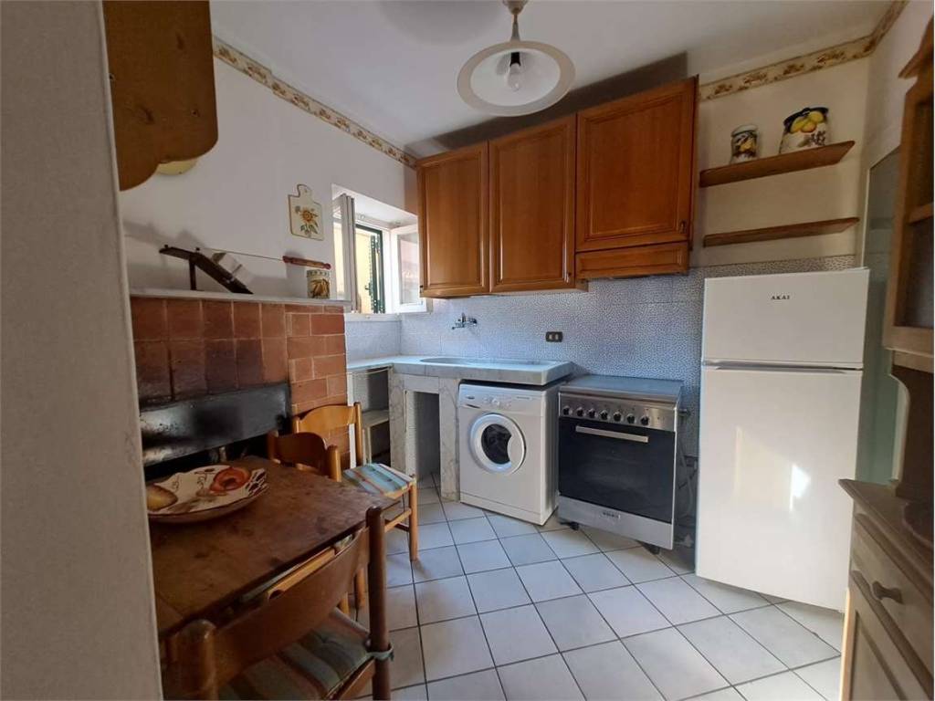 appartamento in vendita a Carrara in zona Miseglia