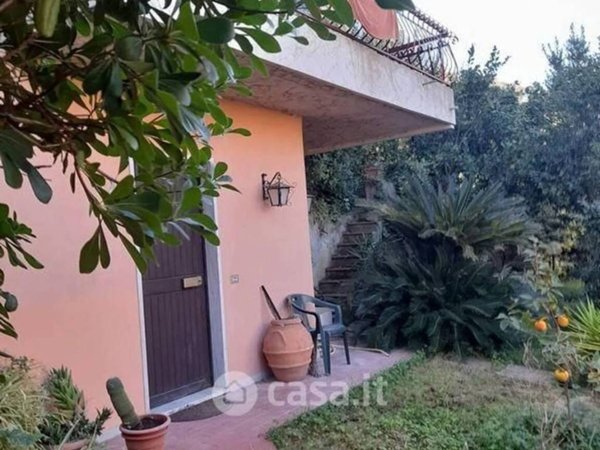 casa indipendente in vendita a Carrara in zona Sorgnano