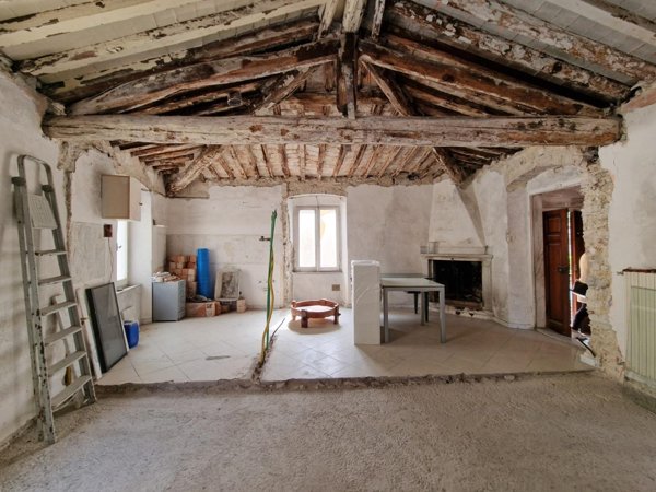 casa semindipendente in vendita a Carrara in zona Centro Città