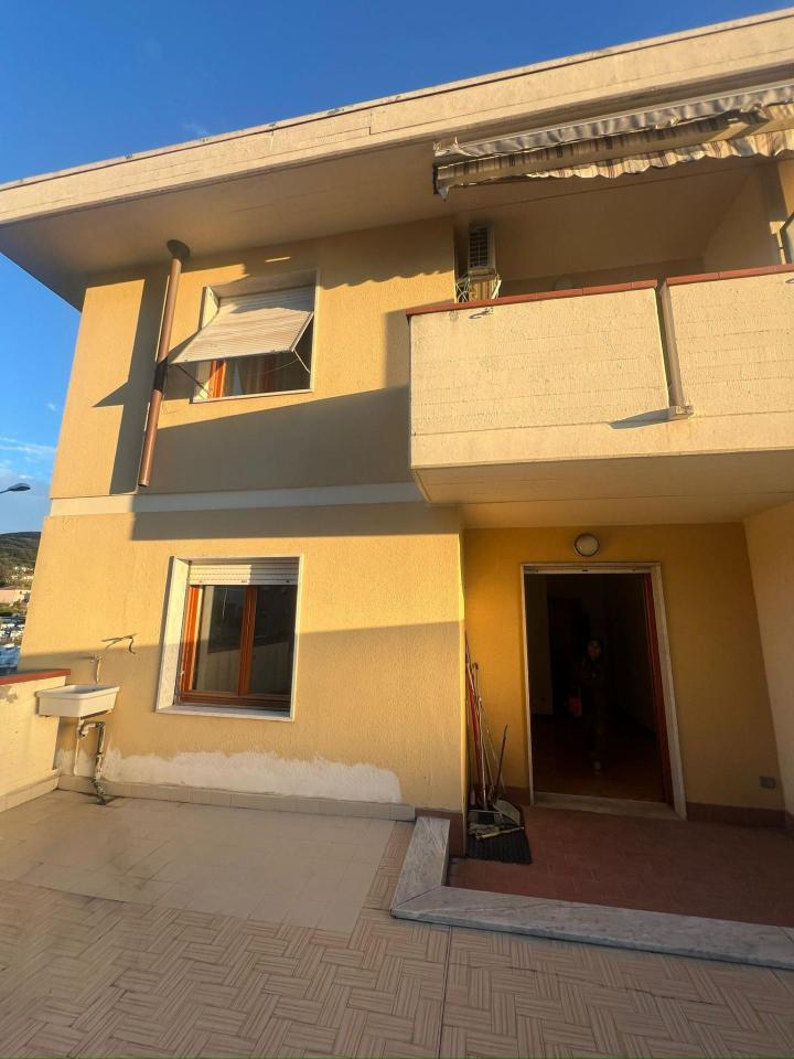 appartamento in vendita a Carrara in zona Stadio