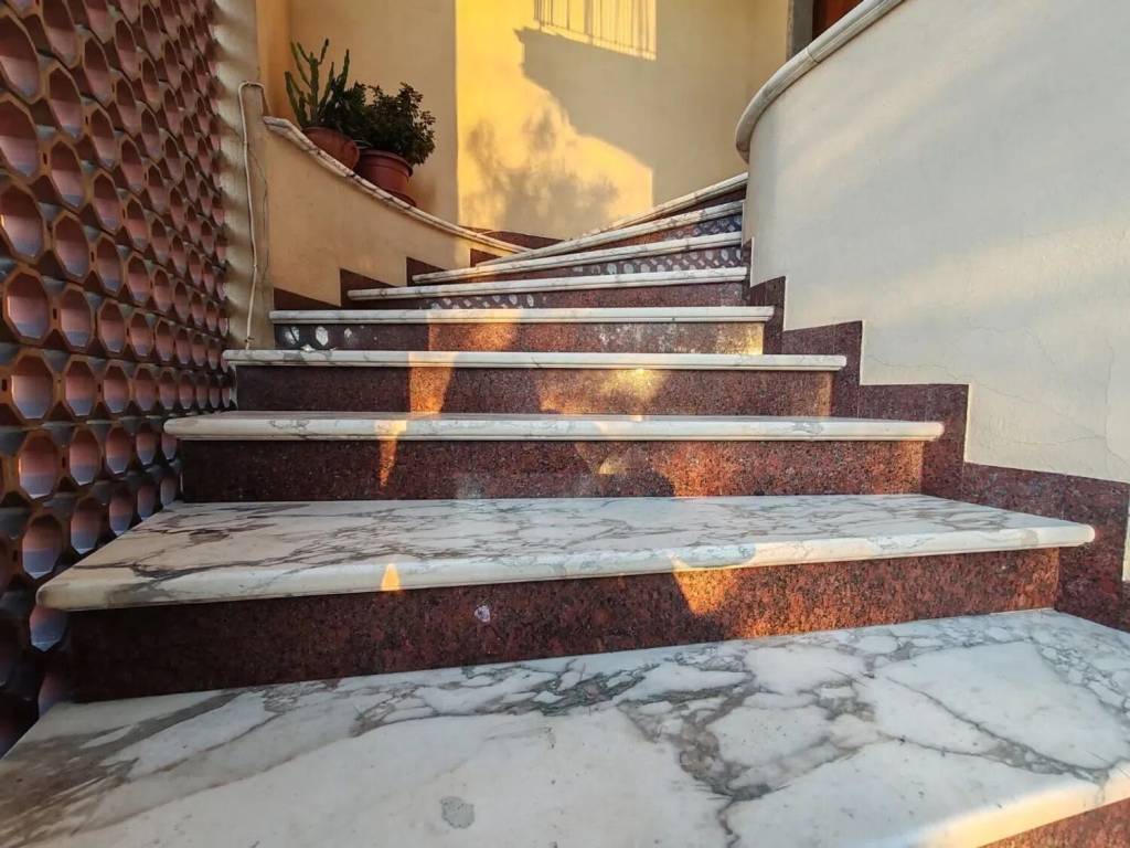 appartamento in vendita a Carrara in zona Avenza