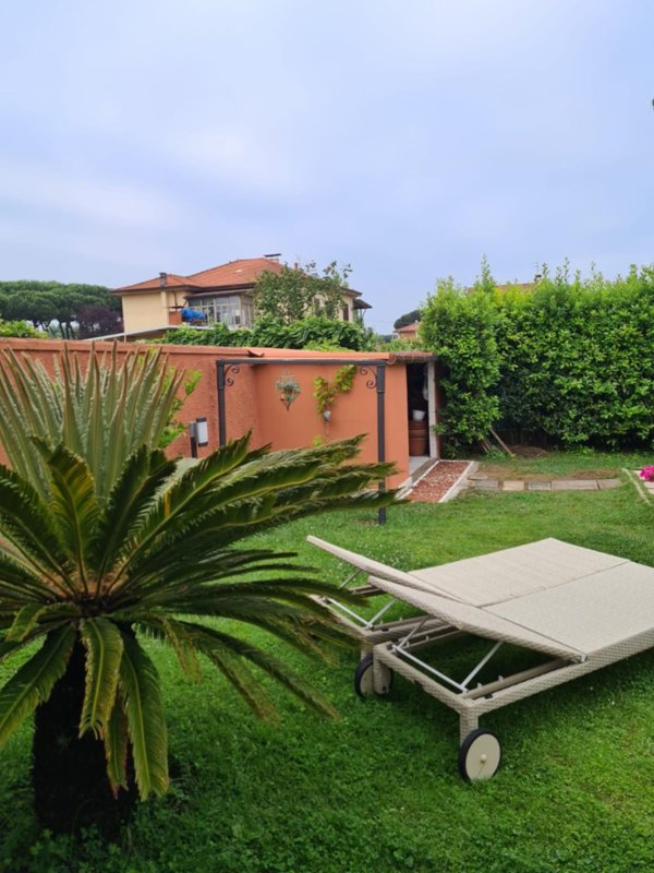 casa indipendente in vendita a Carrara in zona Marina di Carrara