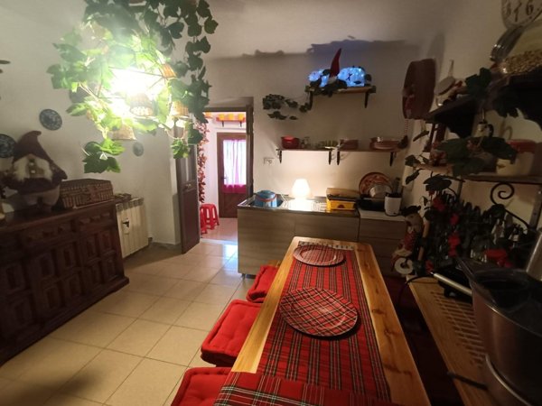 casa indipendente in vendita a Carrara in zona Bergiola