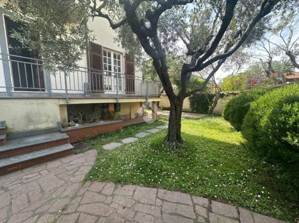 appartamento in vendita a Carrara in zona Marina di Carrara