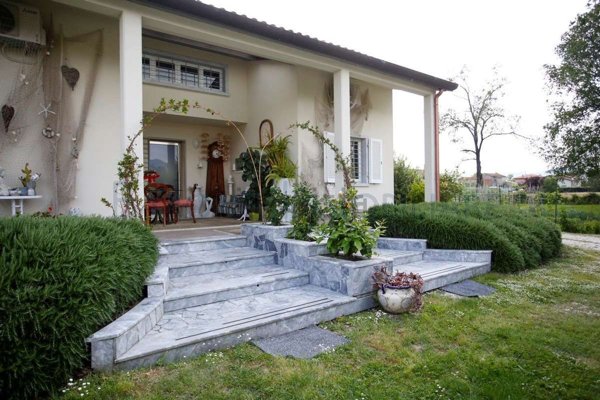 appartamento in vendita a Carrara in zona Marina di Carrara