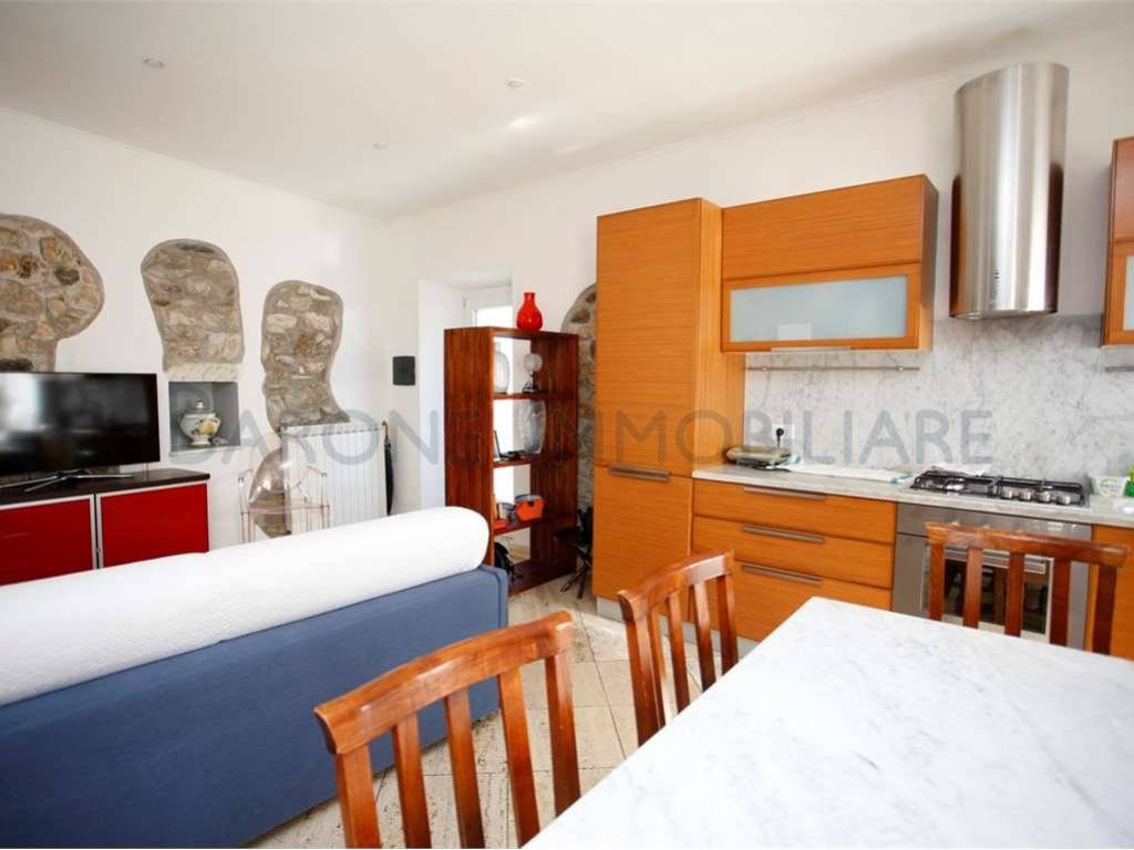 appartamento in vendita a Carrara in zona Codena