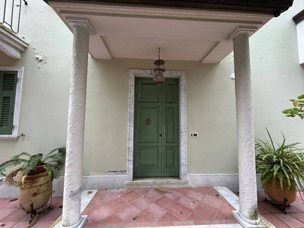 casa indipendente in vendita a Carrara in zona Gragnana