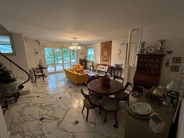 casa indipendente in vendita a Carrara in zona Gragnana