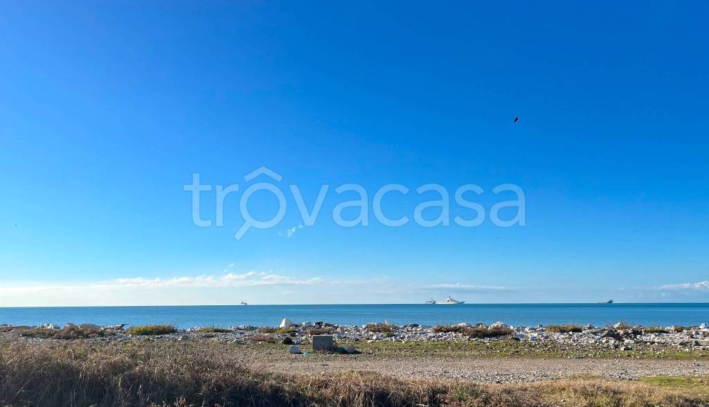appartamento in vendita a Carrara in zona Marina di Carrara