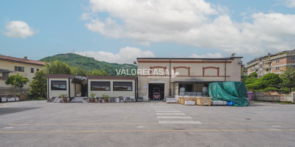 appartamento in vendita a Carrara in zona Stadio
