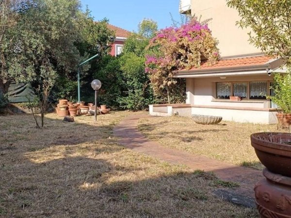casa indipendente in vendita a Carrara in zona Avenza