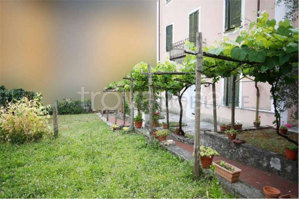 casa indipendente in vendita a Carrara in zona Centro Città