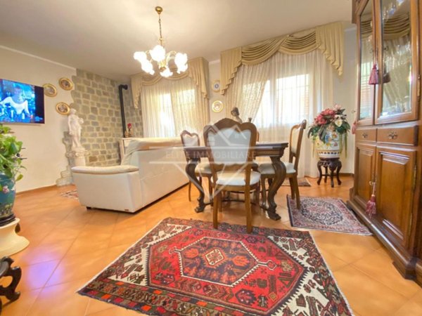 appartamento in vendita a Carrara in zona Bonascola