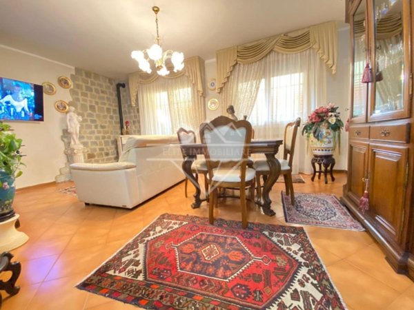 appartamento in vendita a Carrara in zona Bonascola