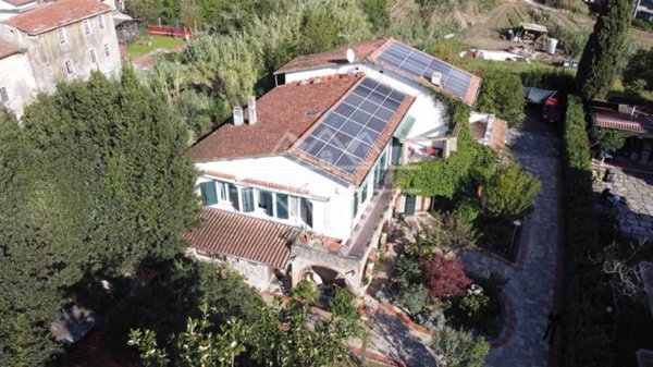 casa indipendente in vendita a Carrara in zona Fossola