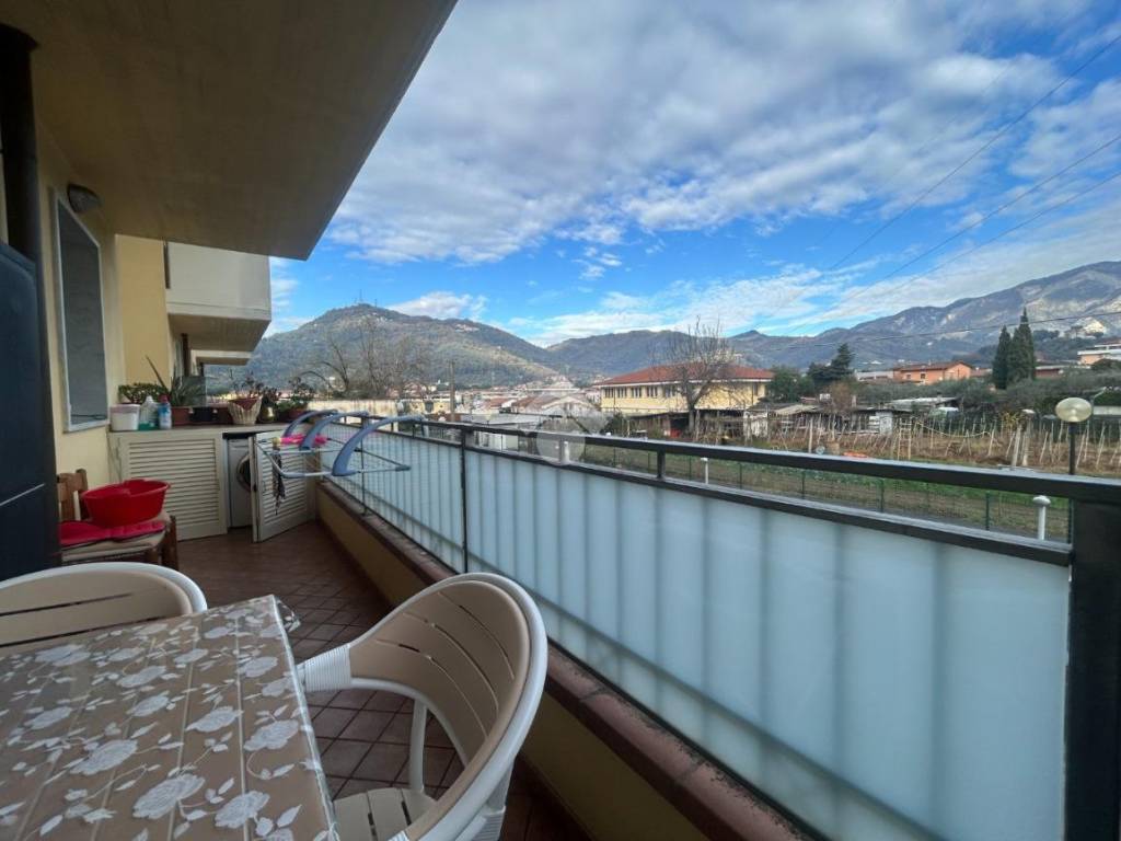 appartamento in vendita a Carrara in zona Bonascola