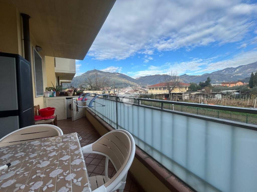 appartamento in vendita a Carrara in zona Bonascola
