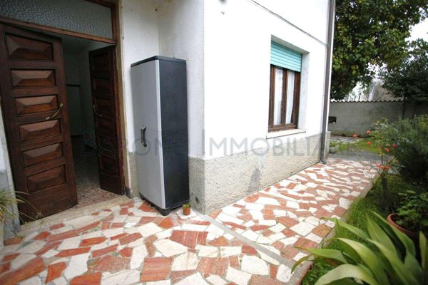 casa indipendente in vendita a Carrara in zona Avenza