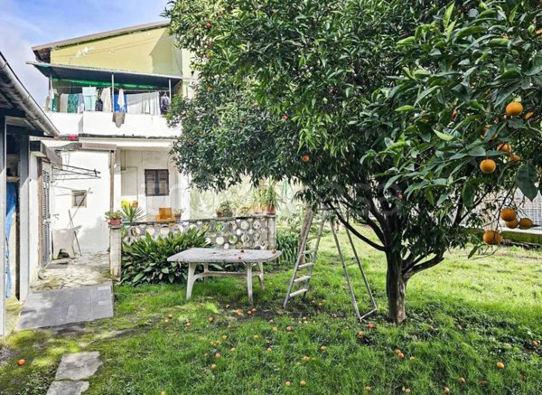 casa indipendente in vendita a Carrara in zona Avenza