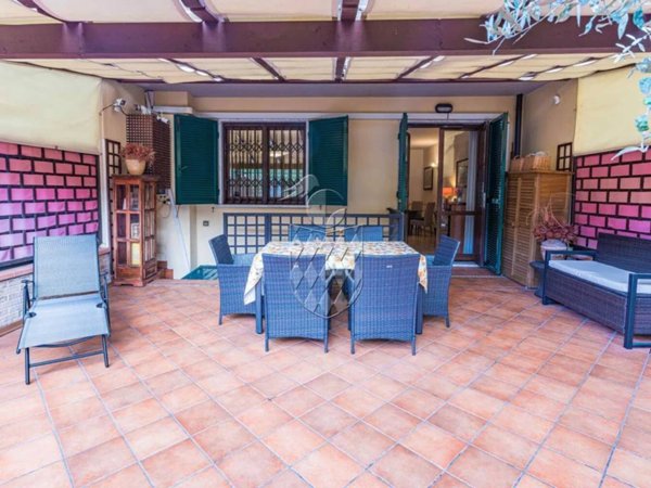 casa indipendente in vendita a Carrara in zona Bonascola