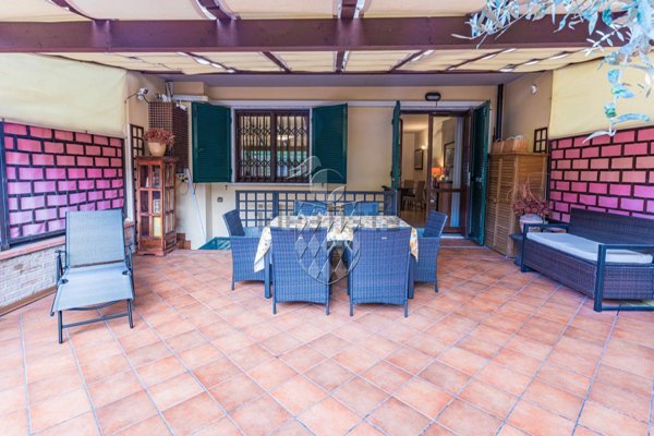 casa indipendente in vendita a Carrara in zona Bonascola