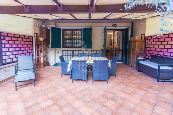 casa indipendente in vendita a Carrara in zona Bonascola
