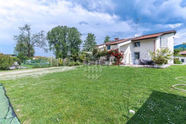 casa indipendente in vendita a Carrara in zona Marina di Carrara