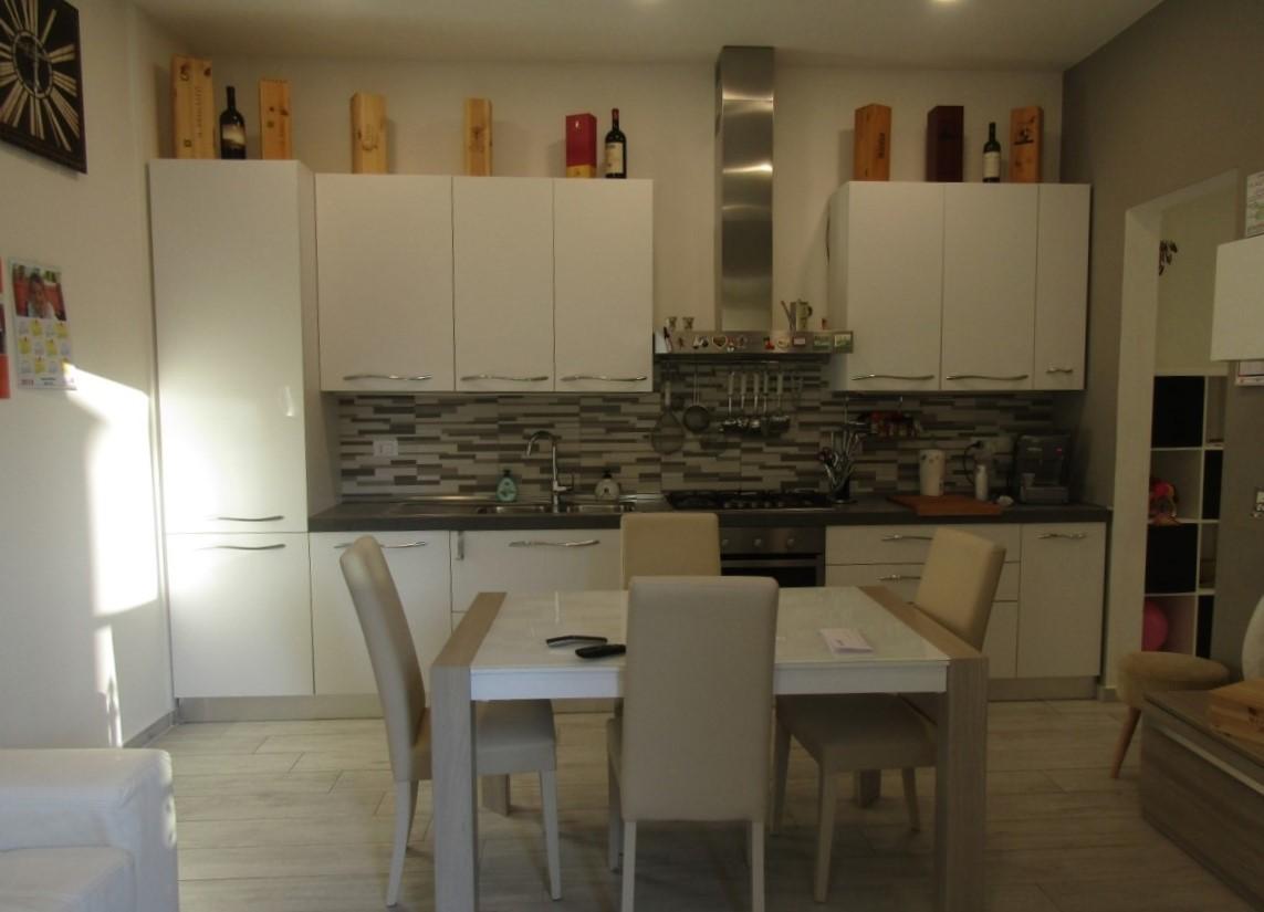 appartamento in vendita a Carrara in zona Marina di Carrara