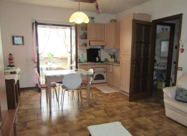 casa indipendente in vendita a Carrara in zona Avenza