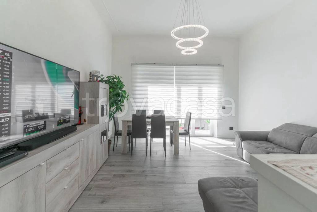 appartamento in vendita a Carrara in zona Marina di Carrara