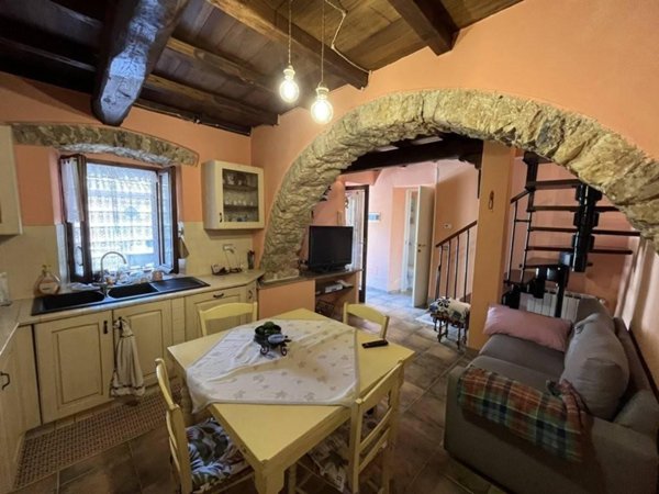 appartamento in vendita a Carrara in zona Gragnana