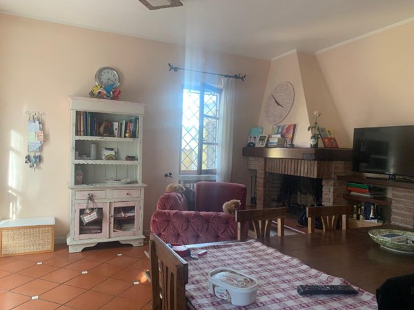 casa indipendente in vendita a Carrara in zona Marina di Carrara
