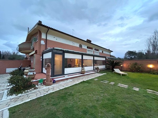 casa indipendente in vendita a Carrara in zona Marina di Carrara