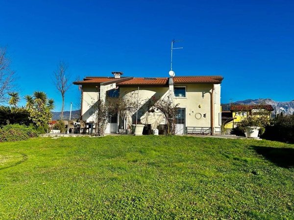 casa indipendente in vendita a Carrara in zona Marina di Carrara