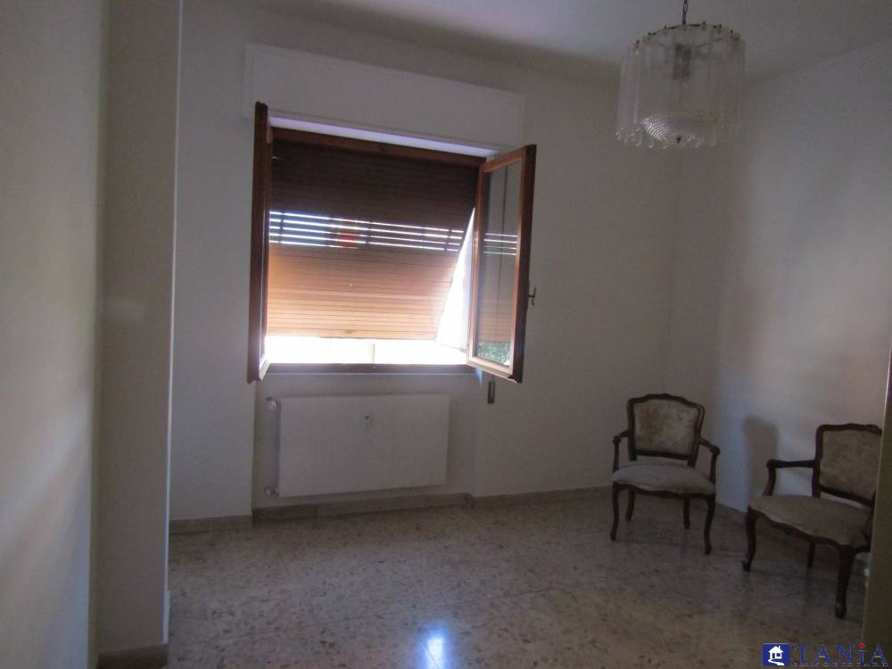 appartamento in vendita a Carrara in zona Avenza
