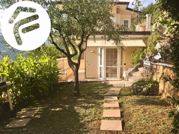 casa indipendente in vendita a Carrara in zona La Foce