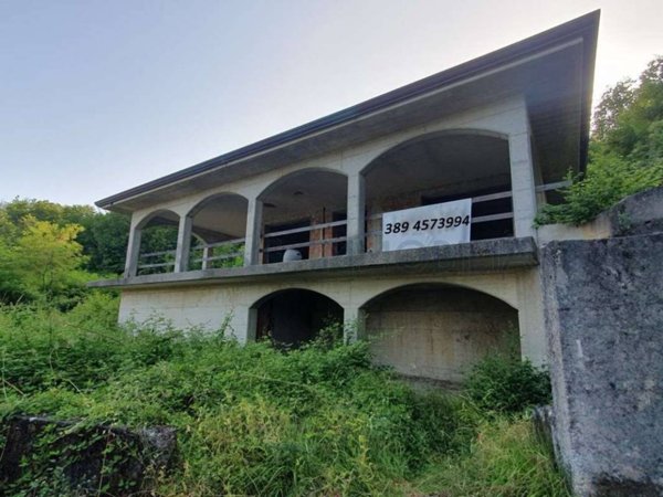 casa indipendente in vendita a Carrara in zona Fossola
