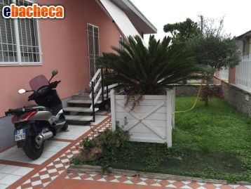 casa indipendente in vendita a Carrara
