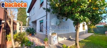 casa indipendente in vendita a Carrara in zona Avenza