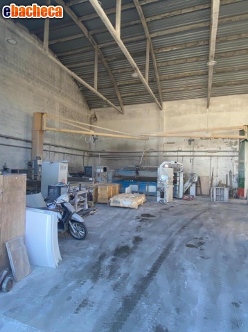 capannone in vendita a Carrara in zona Avenza