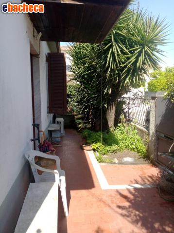 casa indipendente in vendita a Carrara in zona Nazzano