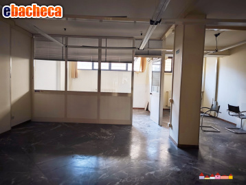 negozio in vendita a Carrara in zona Centro Città