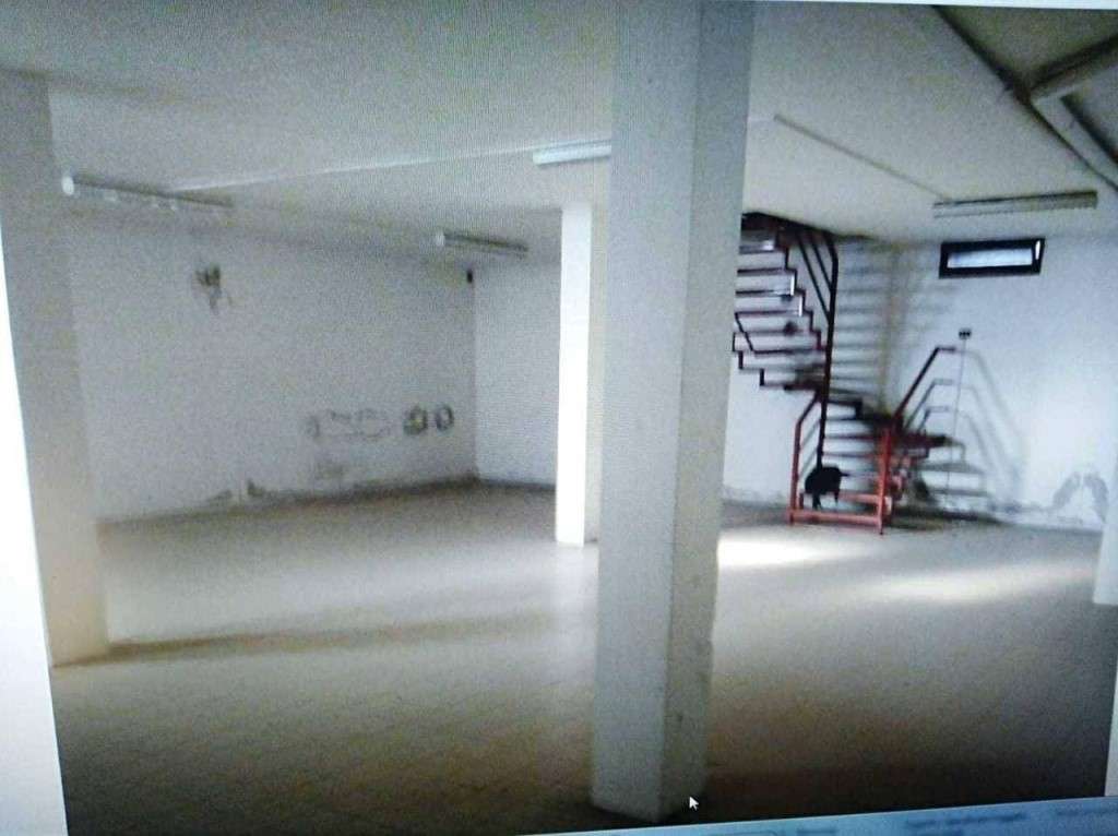 locale di sgombero in vendita a Carrara