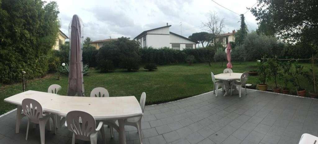 casa indipendente in vendita a Carrara