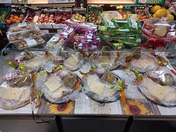 negozio in vendita a Carrara