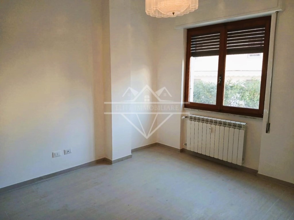 appartamento in vendita a Carrara in zona Avenza
