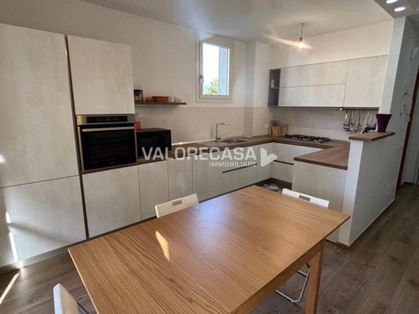 casa indipendente in vendita a Carrara in zona Avenza