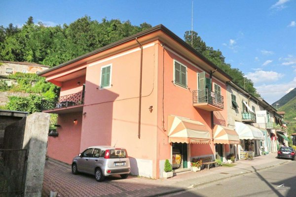 casa indipendente in vendita a Carrara